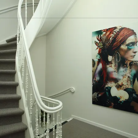 La Paulowna Boutique Lahey